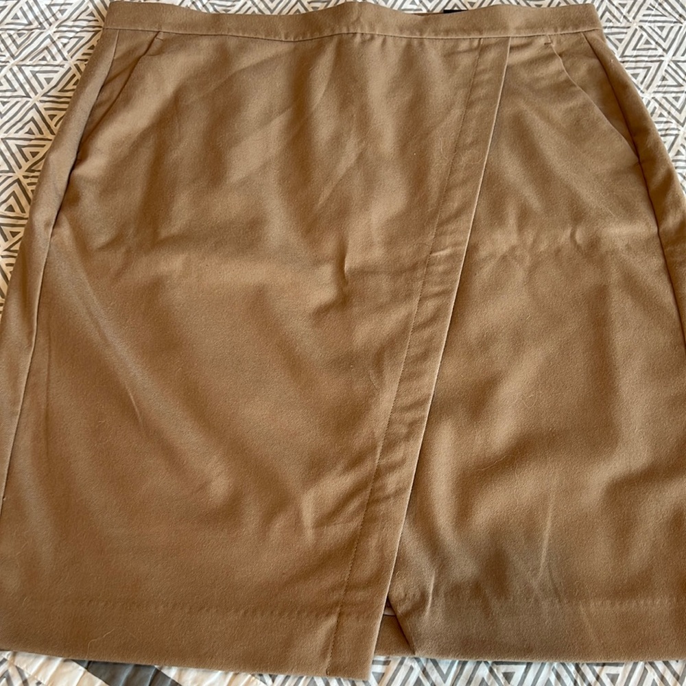 NWT Banana Republic Skirt, 14, Lined, Khaki, Washable, 2 Front Pockets!!